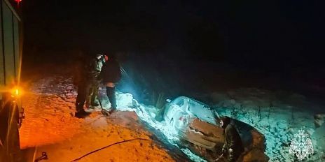 Орловские спасатели за прошедшую ночь несколько раз доставали машины из кюветов