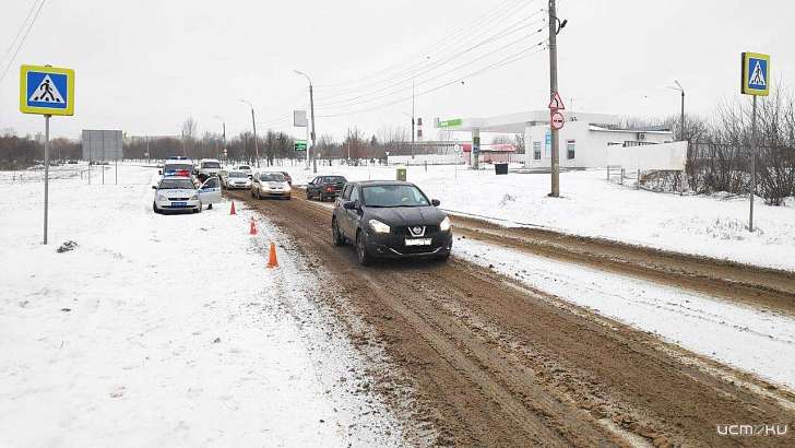 Утром на заснеженной улице в Орле автомобилистка сбила пешехода