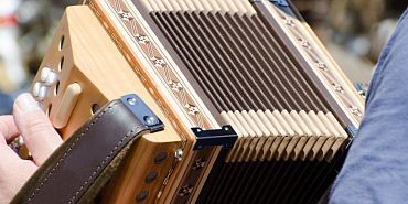 Клычков пообещал найти новое место для встреч гармонистов