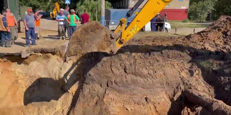 В Орле починили водовод в районе 909 квартала. Воду обещают дать к обеду