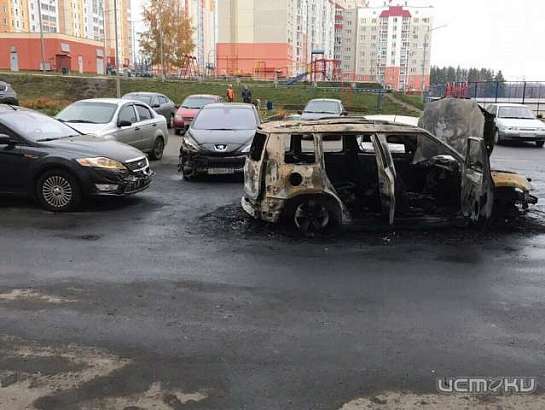 Орловская полиция разыскивает поджигателя авто в Болховском микрорайоне