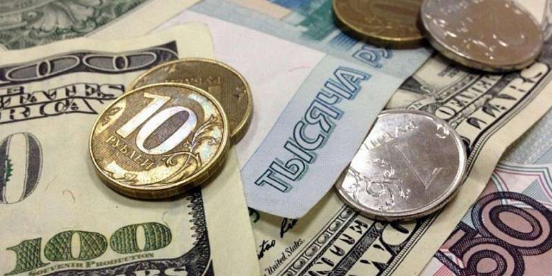 Рубль ищет поводы укрепиться против доллара