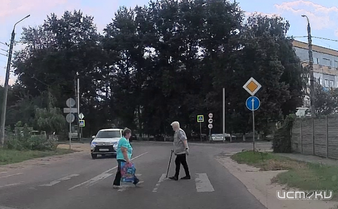 Хаос на улице Весёлая в Орле: новый пешеходный переход в 10 метрах от старого спровоцировал путаницу. 