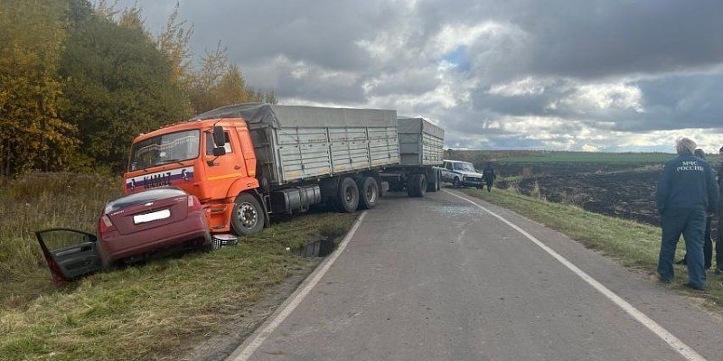 автомобильная авария Под Орлом автоледи попала в больницу после аварии с КамАЗом