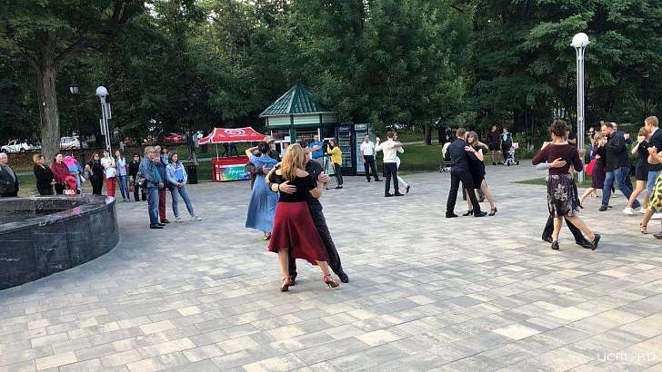 Танго объединяет города: Орел поучаствовал в масштабном флешмобе