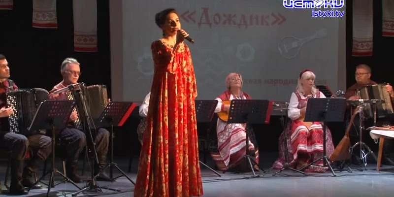 Баян, домбра, балалайка, трещетки и свирель. Весь арсенал народных инструментом звучал на днях на концерте "Народных узоров"
