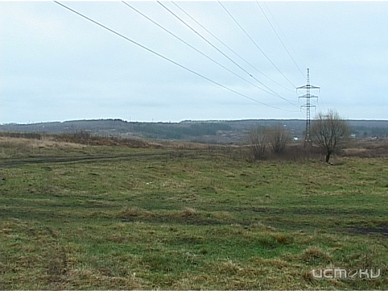 Земли для галочки: многодетным семьям власти предлагают строить дома под высоковольтными линиями 