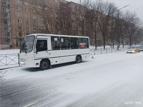 В Орле пожилой мужчина упал в маршрутке при торможении
