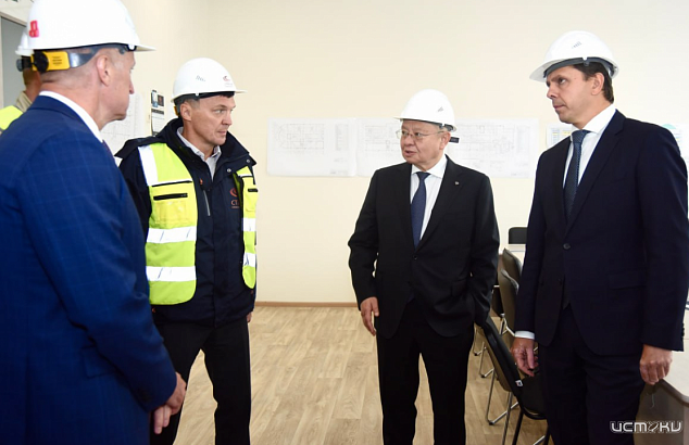 Министр строительства и ЖКХ РФ Ирек Файзуллин посетил медцентр-долгострой "Титаник" в Орле