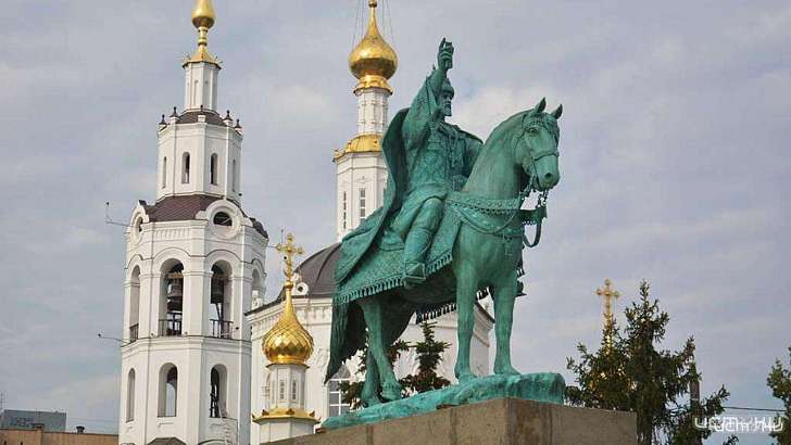 В Орле занялись озеленением сквера возле памятника Ивану Грозному 