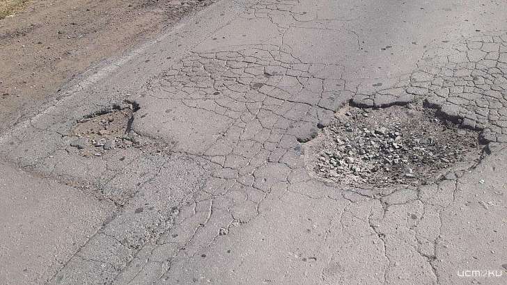 Поездка по новой дороге под Орлом оставила водителя без колеса