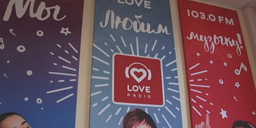 К этому празднику можно относиться по-разному, но любовь в вашей жизни быть должна