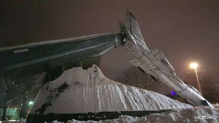 В Ливнах обрушился памятник в честь авиаконструктора Николая Поликарпова