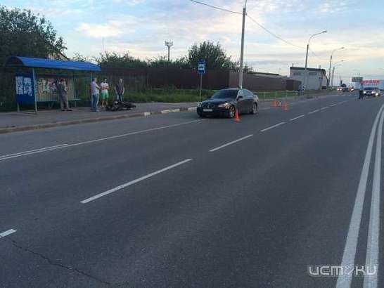 В Заводском районе Орла автомобиль БМВ столкнулся с мотоциклом