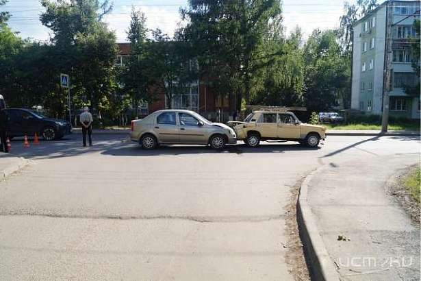 ДТП в Северном районе Орла: Рено въехал в ВАЗ