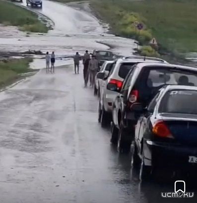 В Орловской области после ливня затопило дороги