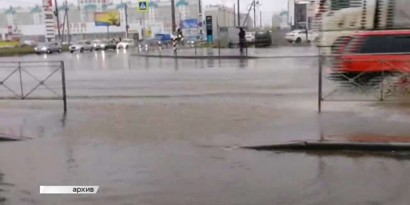 В Орле прочищают ливневки в мороз, глыба ледяного снега едва не убила прохожих в Советском районе города, а на Знаменке произошло жёсткое ДТП. Об этом...