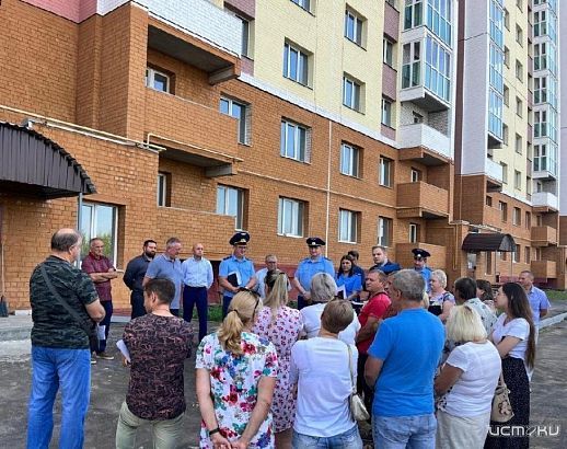 Прокурор Орловской области провел встречу с жителями улицы Космонавтов 