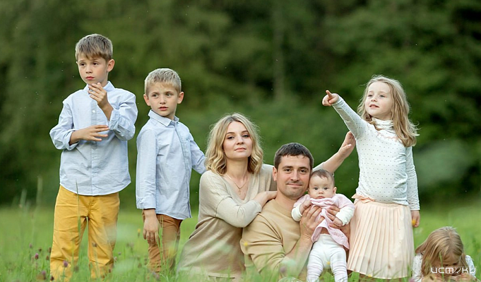 В Орловской области 425 многодетных семей наградят памятными медалями ко Дню матери