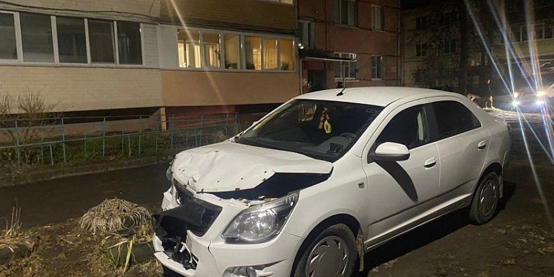 Под Орлом одна иномарка неудачно «догнала» другую Под Орлом одна иномарка неудачно «догнала» другую