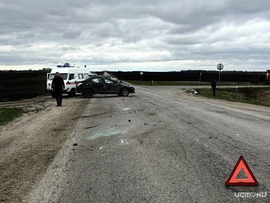 В Орловской области автомобиль опрокинулся после наезда на щебёнку