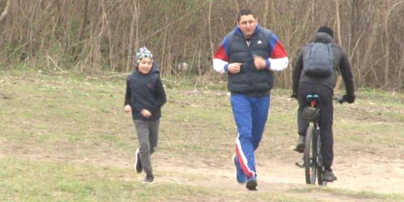 365 дней в движении: орловский кикбоксер Уранбек Есенкулов запустил марафон бега