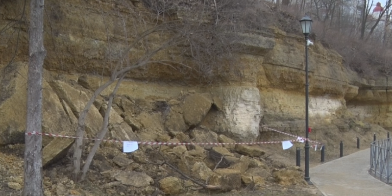 Ровно неделю назад на Дворянке обвалилась часть склона. Что будем туристам показывать?