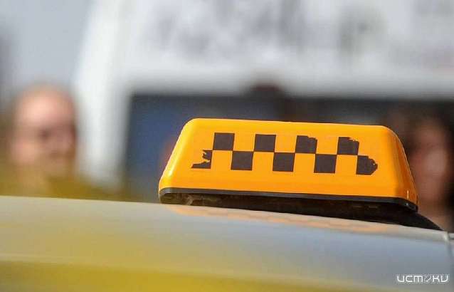 По пути из Орла в Ливенский район таксист избил и ограбил пассажирку