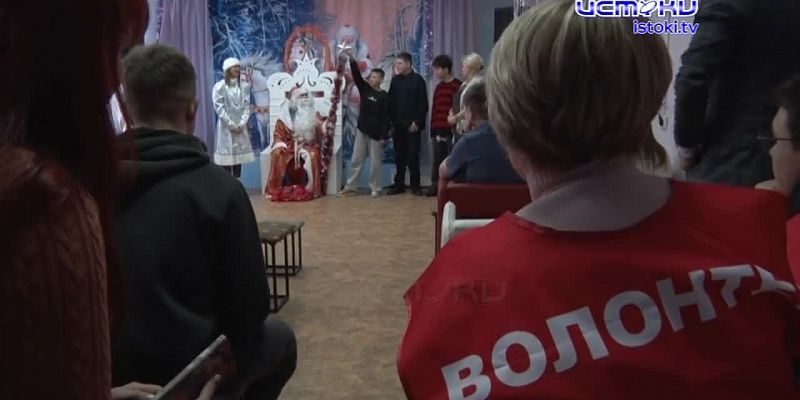 Сотрудники Орловско - Курского региона Московской железной дороги вновь поделились настоящим новогодним теплом с детьми