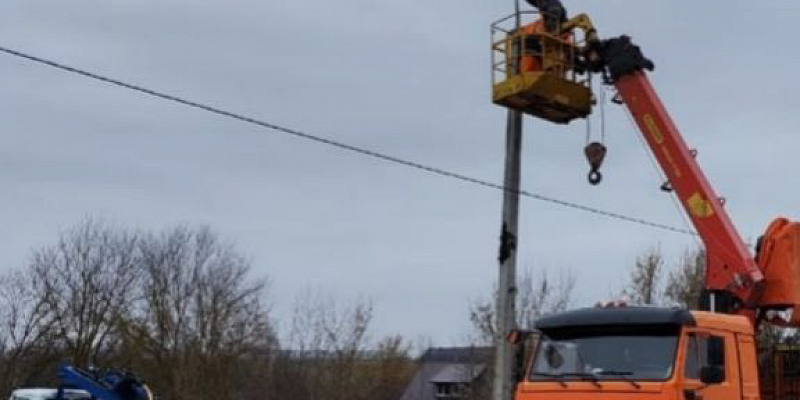 Завершены работы по замене опоры освещения на дороге «Орел-Гать-Лаврово-Редькино»