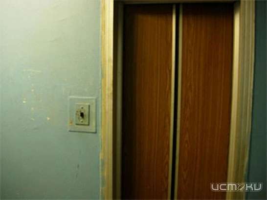 В Северном районе Орла жители ездили в незастрахованных лифтах 