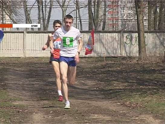 Михаил Стрелков стал победителем первенства России среди юниоров по кроссу