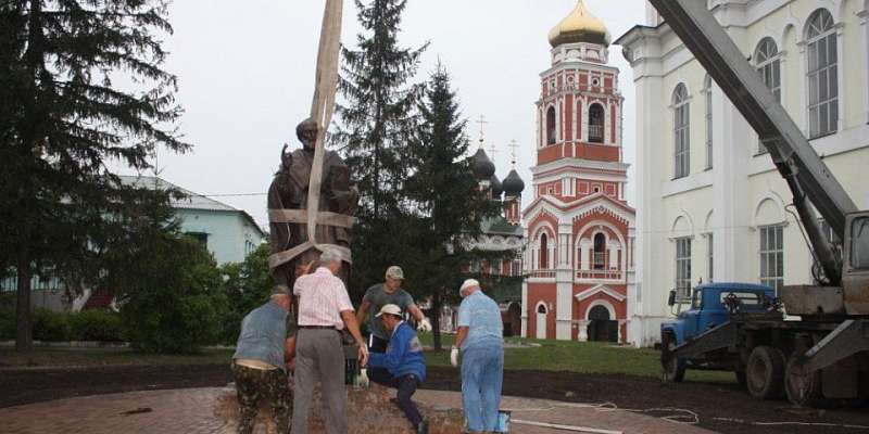 Памятник Николаю Чудотворцу установили в Болхове