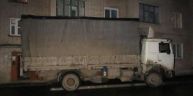 Фура лишила жильцов орловской многоэтажки солнечного света