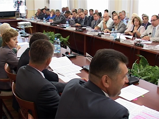 Новости за 90 секунд: нерадивых чиновников, работающих с населением будут карать рублем, замначальнику Ливенской колонии грозит до 10 лет тюрьмы, а орловчане могут посетить первый благотворительный магазин