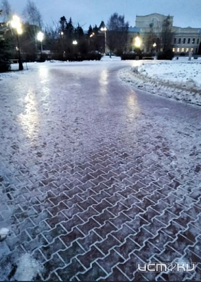 Глазами очевидцев: орловчане запечатлели "каток" в сквере Ермолова