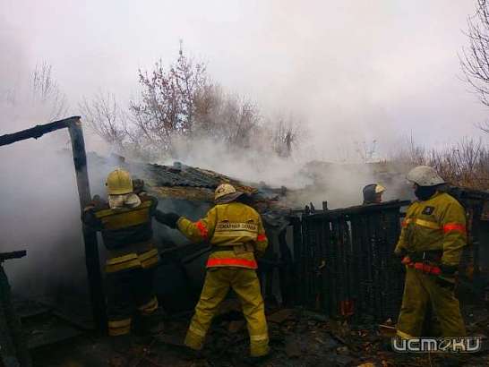 В Орле на ул. Карачевской горели несколько заброшенных сараев
