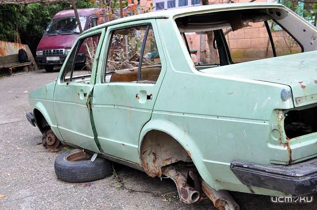 В Орле станет проще признать брошенную машину автохламом