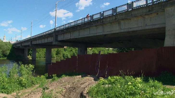 В Орле просят приостановить торги по выбору нового подрядчика для ремонта моста Дружбы