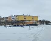 В Орле коммунальщики очищают крыши домов от снега, рискуя своей жизнью