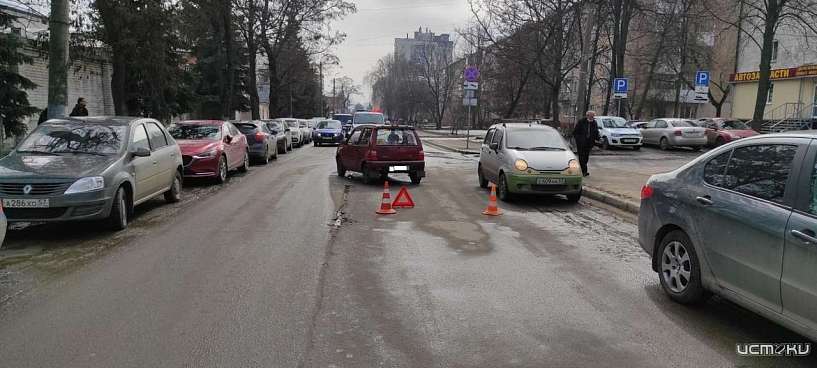 В Орле пенсионер угодил под колеса авто, переходя дорогу в неположенном месте