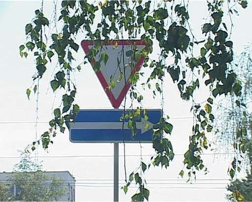 Проезд по улице Сурена Шаумяна — дорожный знак застал водителей врасплох