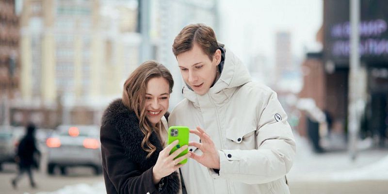 Беспроводные зарядки и наушники стали популярными подарками к 23 Февраля и 8 Марта