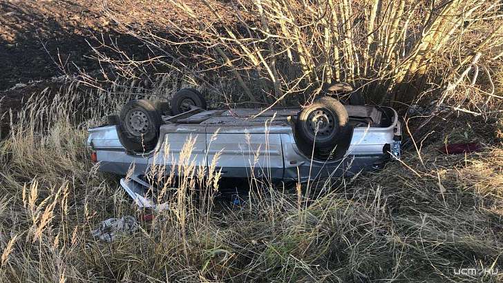 ДТП с переворотом: на Орловщине пострадали водитель ВАЗа и 12-летняя девочка