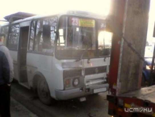 В Орле «ПАЗ» столкнулся с «Вольво»