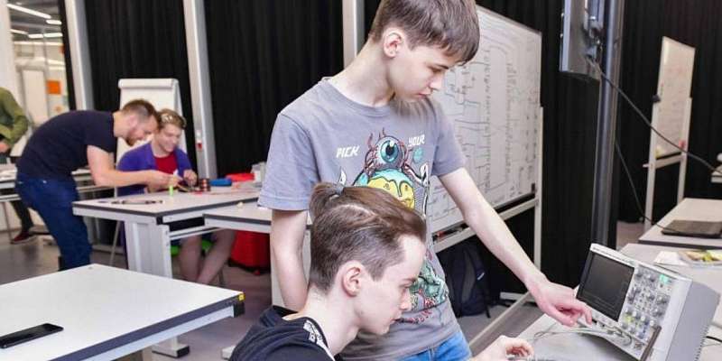 Юные братья из Орла осваивают космическое пространство