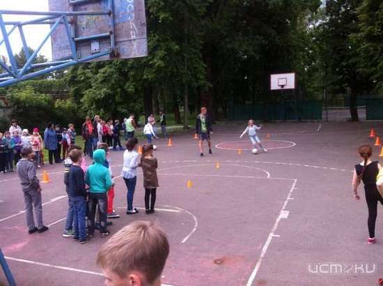 В Орле проходит спортивный праздник среди пришкольных оздоровительных лагерей Советского района