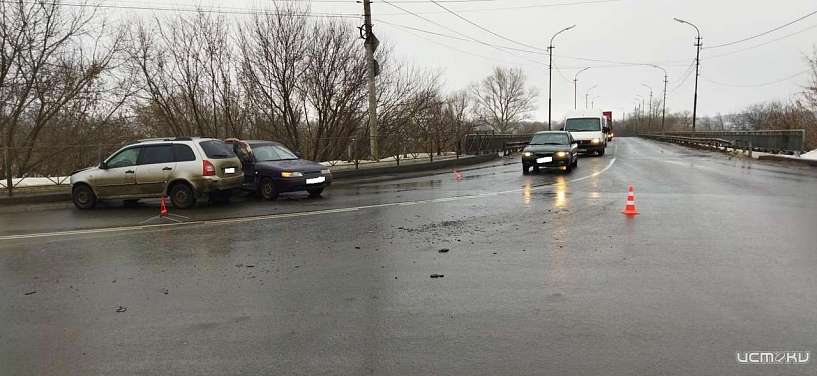 В Орле не разъехались два ВАЗа. Пострадал ребенок