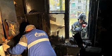пожар В Орле из горящей квартиры спасли пожилого мужчину