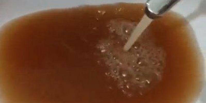 Орловчане вновь жалуются на ржавую воду